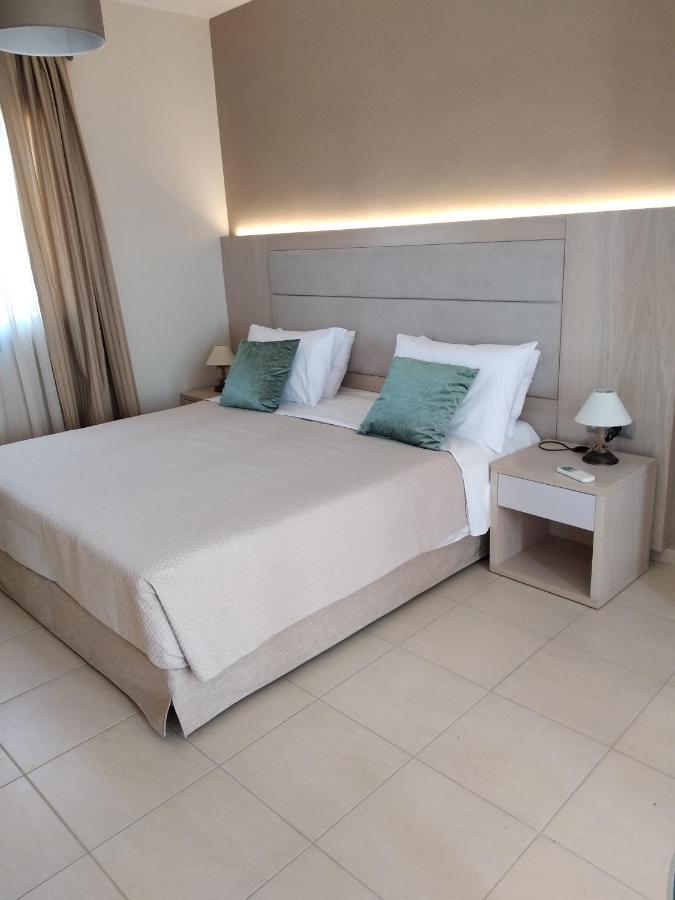 Villa Rita Mare Seafront Heated Pools Gennadi
