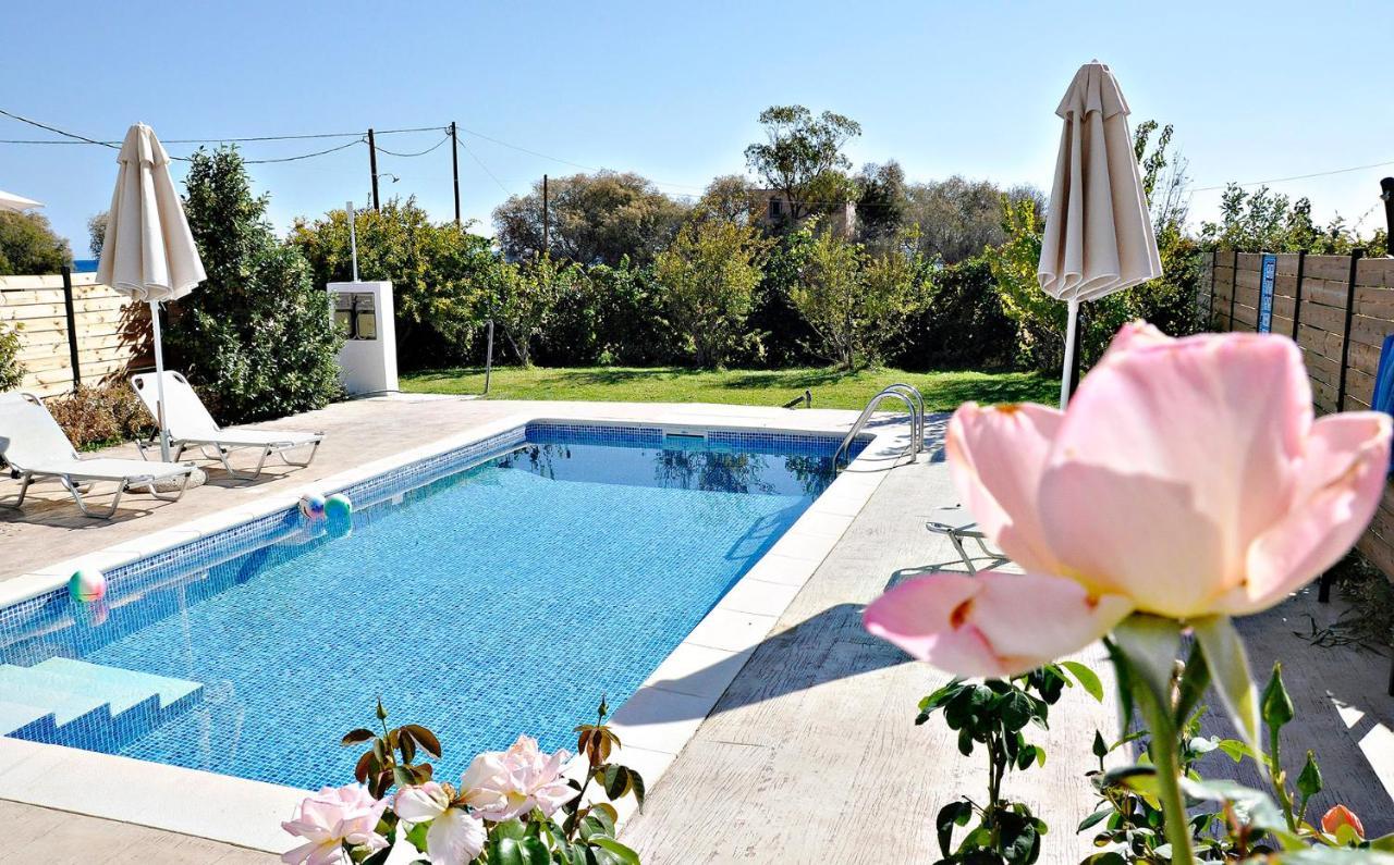 Rita Mare Seafront Heated Pools Villa *